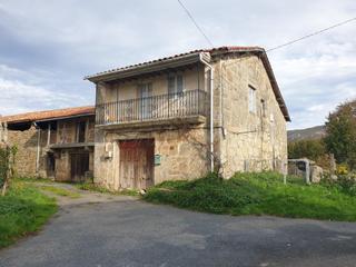 Masia  Rúa cardenal quiroga palacios. 49.900€ casa 300m2 con terreno 1.500m2  (maceda)