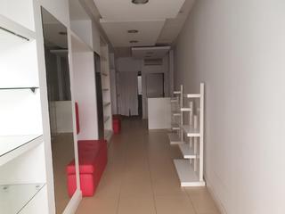 Lloguer Local Comercial  Praza mercedes. 650€ 108m2 centro local para (tienda)