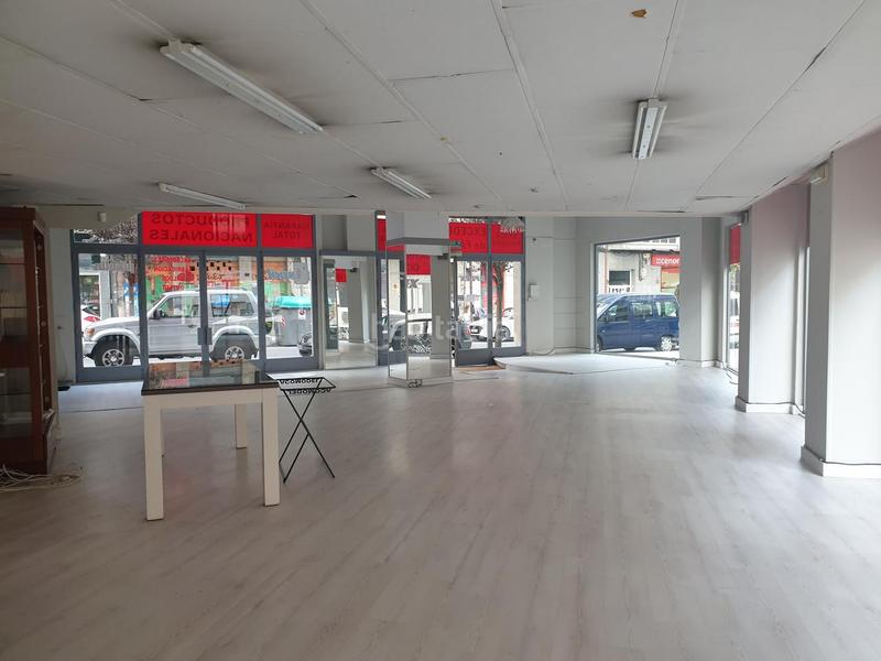 Foto bdf3b4ab-1606-43b8-af26-1ec65c1484cd. Alquiler local comercial 225m2 local centro orense fachada 30ml en Ourense
