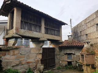 Masia  Taboadela  horno-horreo. 30.500 casa de piedra 2 dor. para reformar taboadela