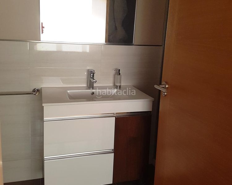 Foto f7312828-eb42-4670-920f-0c5b2a971ee9. Location loft avec chauffage parking dans Coles