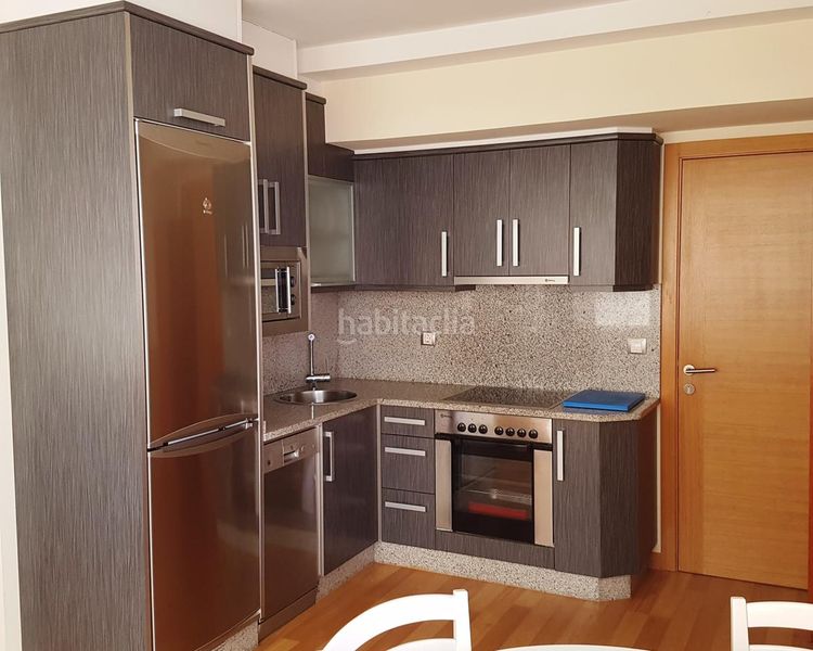 Foto fc7f381c-0e31-46c6-90a0-ee296cd46b3f. Location loft avec chauffage parking dans Coles