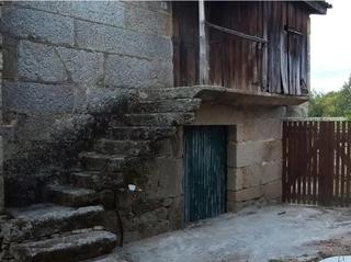 Masia  Penedo. 34.000 casa con terreno san ciprian de viñas ourense