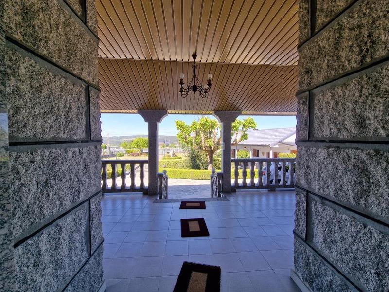 Foto 2d8a3159-8b02-4785-9dc1-f15cab7629cd. Casa 565.000 chalet con finca de 3.000m2 bus ayto en Ourense