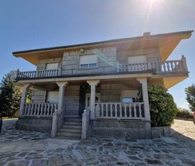 Casa  Ricardo martinez esperanza. 565.000 chalet con finca de 3.000m2 bus  ayto ourense