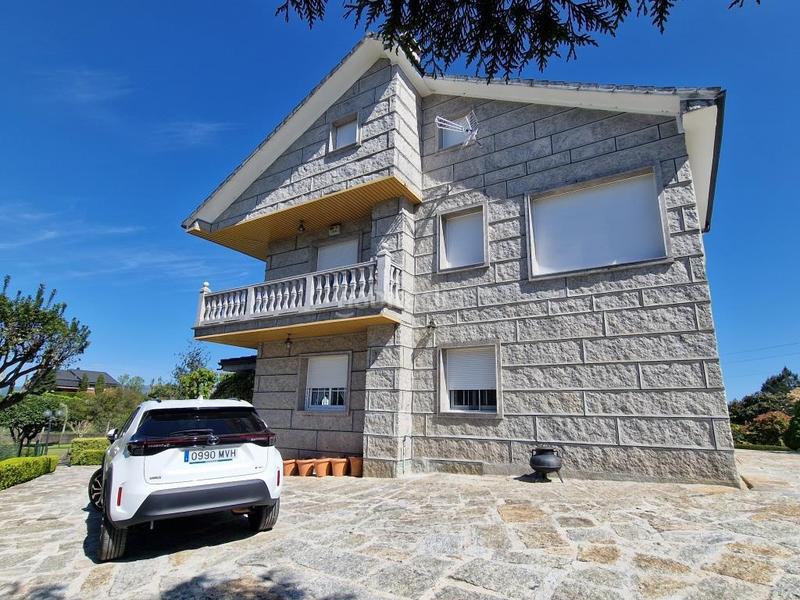 Foto c1794f33-397f-4164-9b05-b292c5e471a2. Casa 565.000 chalet con finca de 3.000m2 bus ayto en Ourense