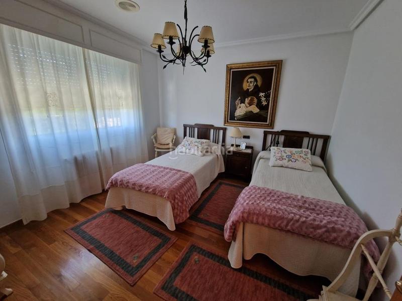 Foto cca0aa5f-6e27-44cd-b398-f65157088b97. Casa 565.000 chalet con finca de 3.000m2 bus ayto en Ourense