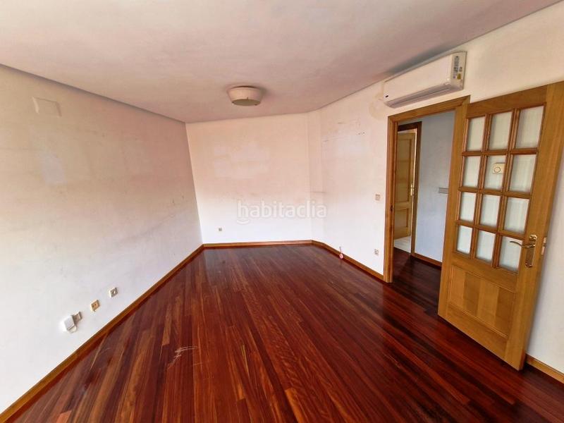 Foto 8e86e1a5-9cf0-4224-ae35-95664c606529. Location appartement avec chauffage parking dans Centro Ourense