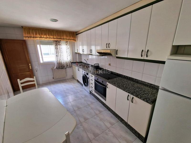 Foto bfdf047f-2c1c-49f0-96aa-7c4255150fea. Location appartement avec chauffage parking dans Centro Ourense