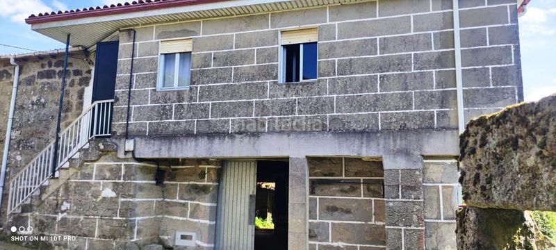 Foto a51b1e8c-a828-4e00-9691-a72cefb6dcbd. Masia amb aparcament a Esgos