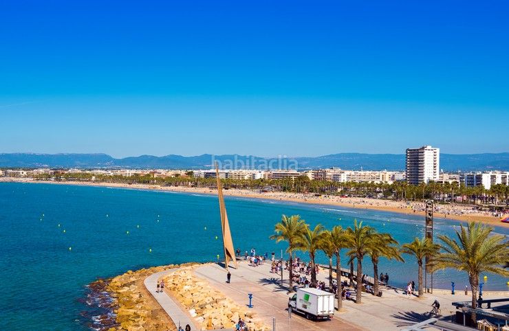 Foto 7d2dd1e5-7d56-4bbb-85a6-516def0cfe02. Pis a Mar i Camp - Platja dels Capellans Salou