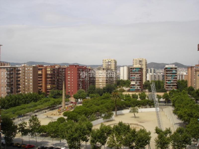 Foto ed9c5302-1f6b-4ae7-8ea8-e4a3e7941f16. Lloguer local comercial a La Verneda - La Pau Barcelona