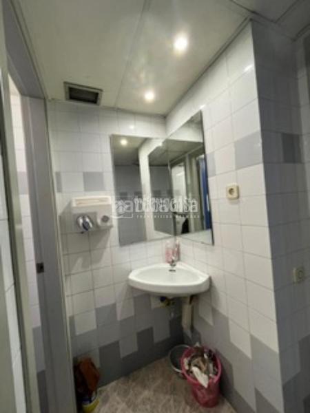 Foto 500ed850-77e1-4e1f-809f-fd95f4ceb24f. Local comercial a La Verneda - La Pau Barcelona