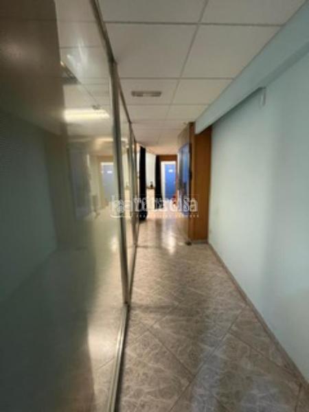 Foto b8dd22c1-80f5-4086-a3cf-4d06bee3a8f7. Local comercial a La Verneda - La Pau Barcelona