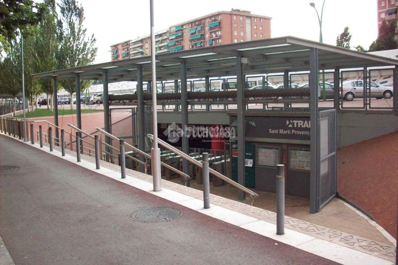 Foto 6ce03d2d-27ff-489e-932f-c67f8fb357de. Pis a Provençals del Poblenou Barcelona