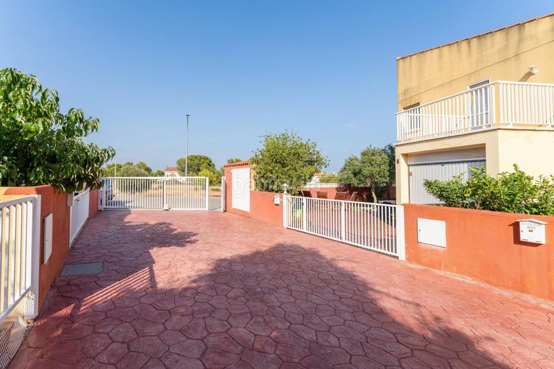 Foto 471aa509-82bd-4c62-a36a-0863d4707e33. Casa adossada amb calefacció piscina a Centre Miami Platja