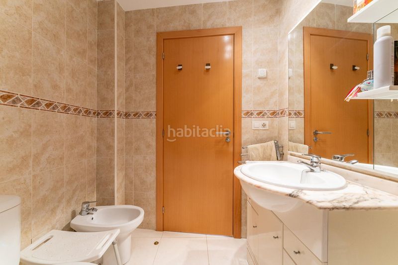 Foto b27f118e-1935-4fbd-a210-a3f187729eee. Casa adossada amb calefacció piscina a Centre Miami Platja