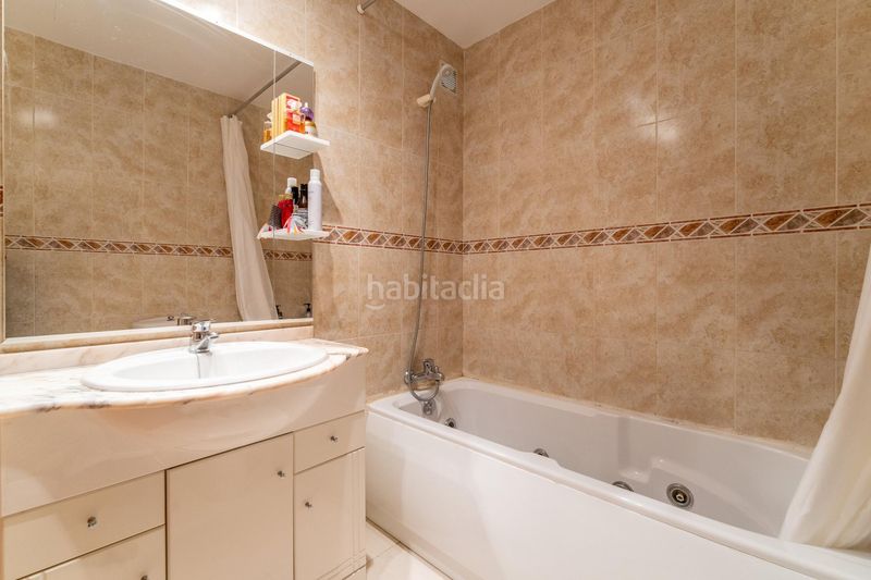 Foto bb18ef07-e478-4fb3-8c4b-32375d47b25d. Casa adossada amb calefacció piscina a Centre Miami Platja