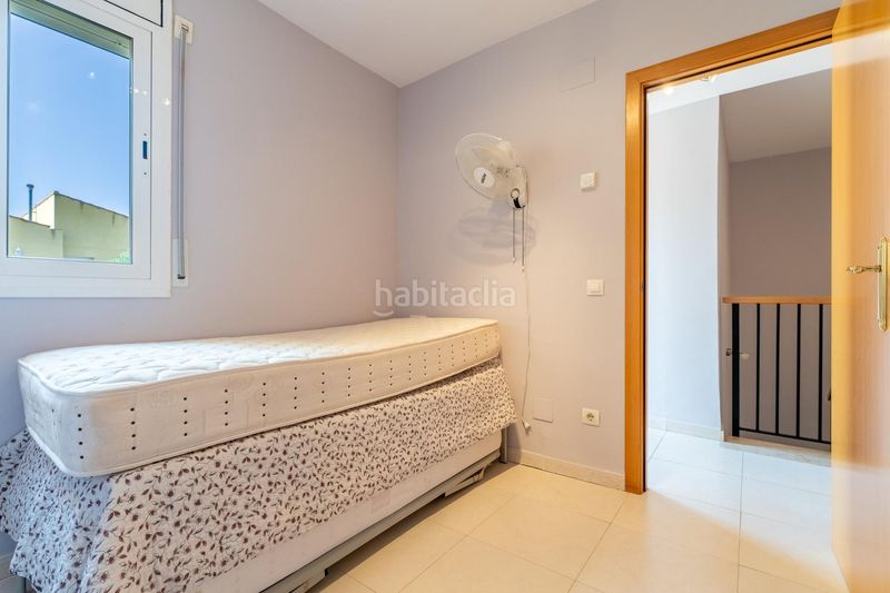 Foto bc9804c3-ce40-4b27-bef5-6b0a51102022. Casa adossada amb calefacció piscina a Centre Miami Platja