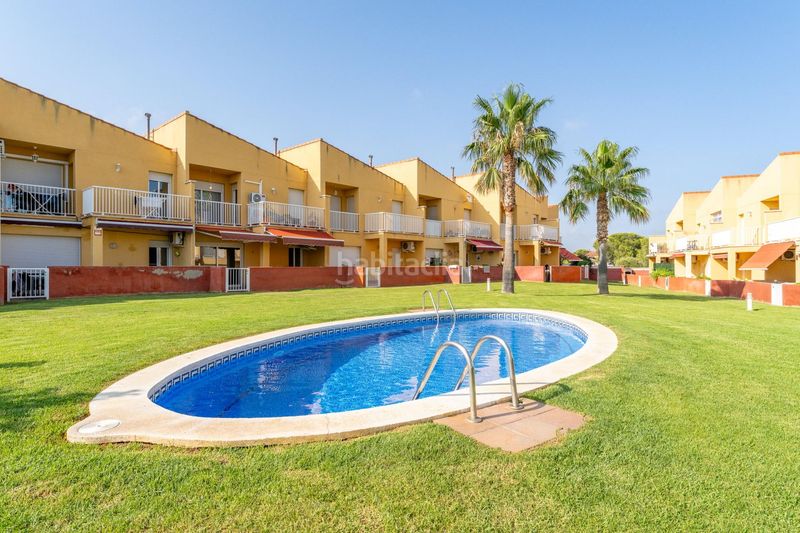 Foto d3642bb2-3929-4bde-80d7-ca4dd6200b84. Casa adossada amb calefacció piscina a Centre Miami Platja