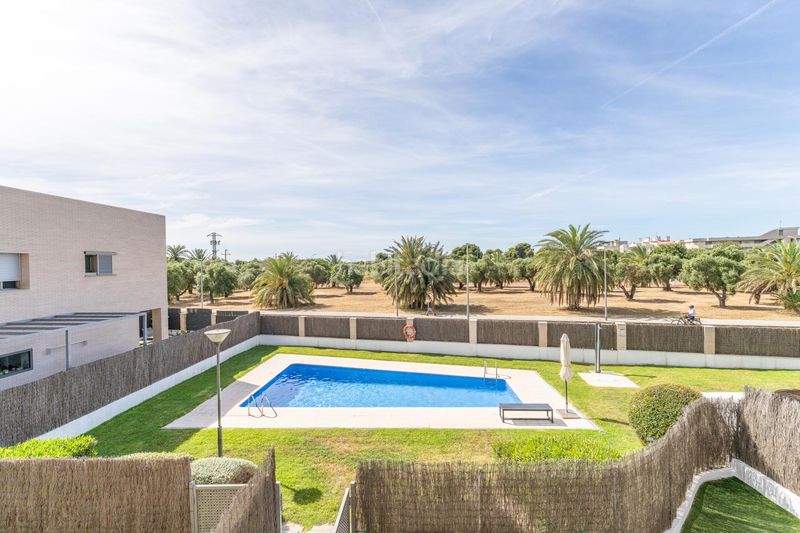Foto fdc5032f-3733-4fdc-b818-5edb2252fcb2. Casa adossada amb calefacció piscina a Quatre Camins Cambrils