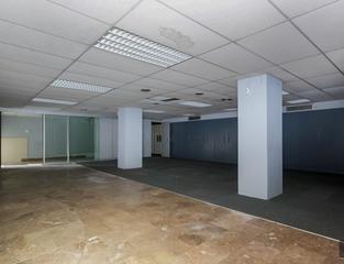 Local commercial à Carrer de fluvià 213. Local de 320 m2 a pie de calle