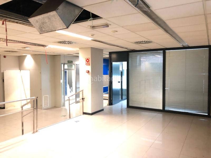 Foto feaa0cb7-f7e2-4129-b3e2-363a7a60f960. Local comercial  de 136m2 en Guinardó Barcelona