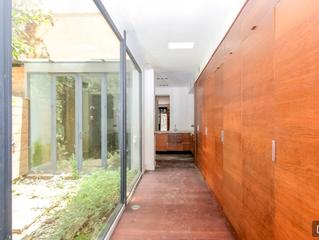 Appartement à Carrer de la creu dels molers 76. ¡oportunidad en sants! piso con terraza y patio por reformar