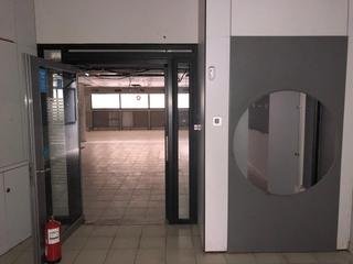 Business premise in Carrer de Viladrosa 62