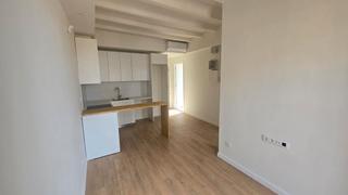 Appartement à Carrer de joan blanques 38. Piso recién reformado en el corazón de gràcia!
