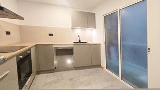 Pis a Carrer del tenor masini 91. Luminoso pios en venta de 99m2 en sants