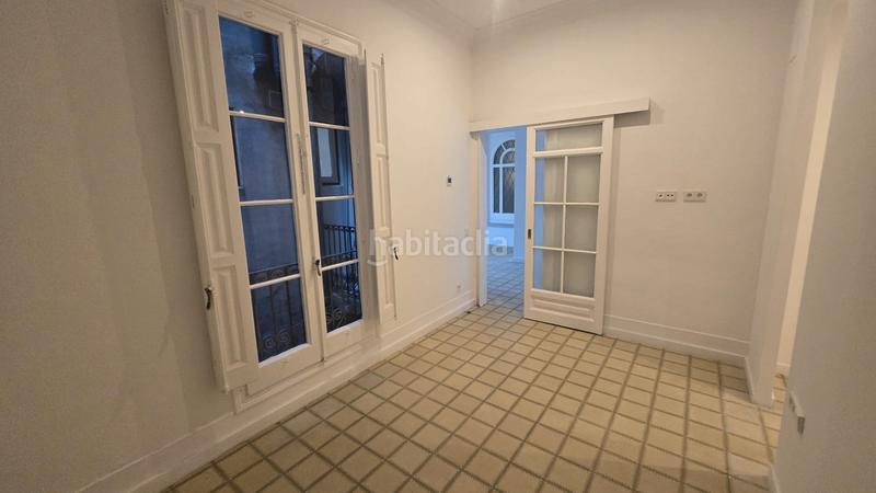 Foto 8ecfbdaa-e779-46b6-a464-905fe084ec6d. Alquiler piso preciosa vivienda reformada de 112m2 en gran via ccatalanes en Barcelona