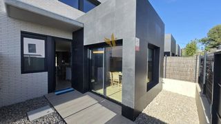 Chalet in Can Girona - Terramar - Vinyet. Casa adosada de obra nueva con vistas al mar en vinyetterramar,