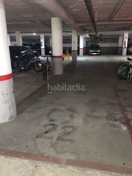 Foto bf8fcb07-8711-4b0c-84e0-2ca2143fb2d5. Aparcament cotxe a La Vila Olímpica del Poblenou Barcelona