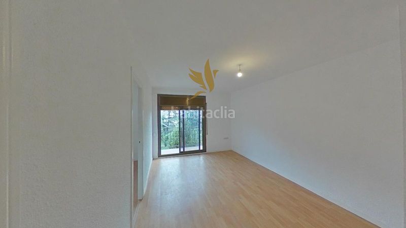 Foto aeef2f94-8d06-4131-9c9e-914e75730a4e. Piso en Trinitat Vella Barcelona