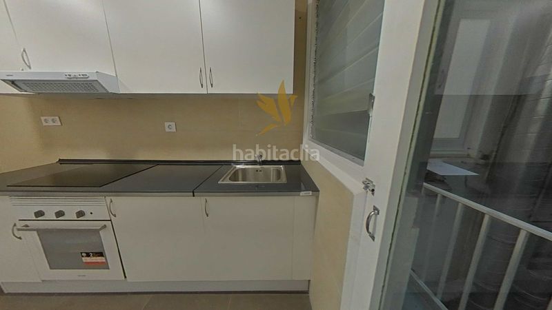 Foto 4d310290-577b-4f70-80fb-2a57e02808ba. Pis amb calefacció a Sant Crist Badalona