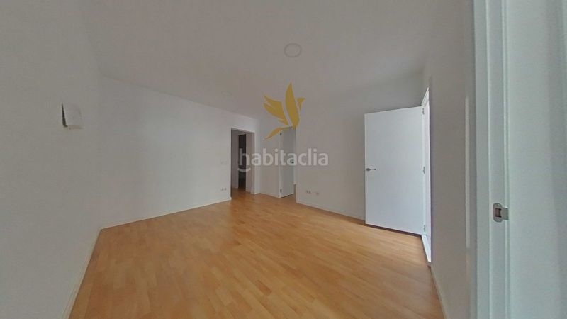 Foto 5fe8bc09-e5cb-44de-9e2d-29e1d5b30fff. Pis a Trinitat Vella Barcelona