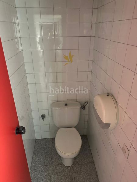 Foto f2c969a1-1d41-47e6-a148-fe6a9fb5190b. Local comercial a Prosperitat Barcelona