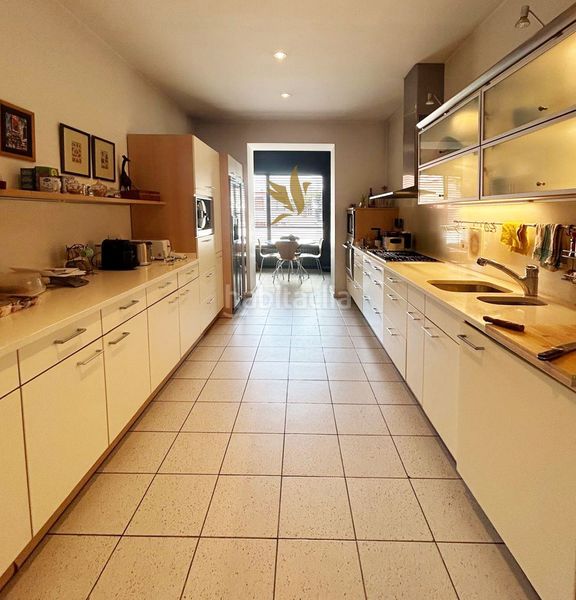 Foto 2a8463d8-fa9b-43c3-abc4-f0c294d73258. Casa amb calefacció aparcament a Sant Gervasi - Bonanova Barcelona