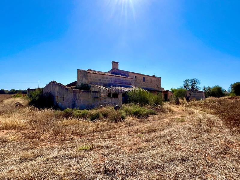 Foto fef7b571-ae64-4ecd-a9d4-0b5f22033006. Masia amb aparcament a Campos