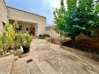 Chalet  Avenida de la verge. Encantadora casa de pueblo en campos con gran potencial