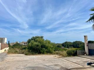 Terreny residencial a Cales de Mallorca. Parcela edificable a 700 m de la playa.