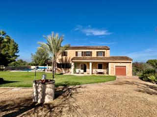 Chalet in Felanitx Poble. Exclusiva finca de lujo con casa de invitados, piscina y privaci