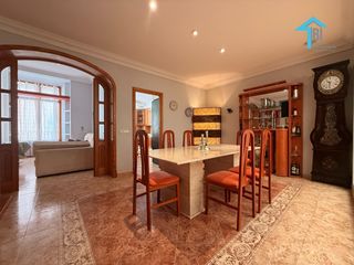 Miete Appartement  Carrer major. Exclusivo apartamento con jardín privado en el centro histórico