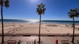 Pis  Paseo maritimo. Frente al mar en primera línea de playa victoria  cádiz