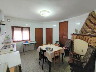 Maison à Marazoleja. Amplia casa con patio y garaje, en marazoleja segovia