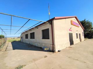 Bâtiment à usage industriel à Veganzones. Nave industrial, uso alimentario, en veganzones