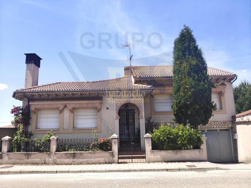 Foto 2ce1fec8-ad11-4b44-9d95-40b230ffc523. Chalet gran chalet independiente con jardín, segovia en Sanchonuño