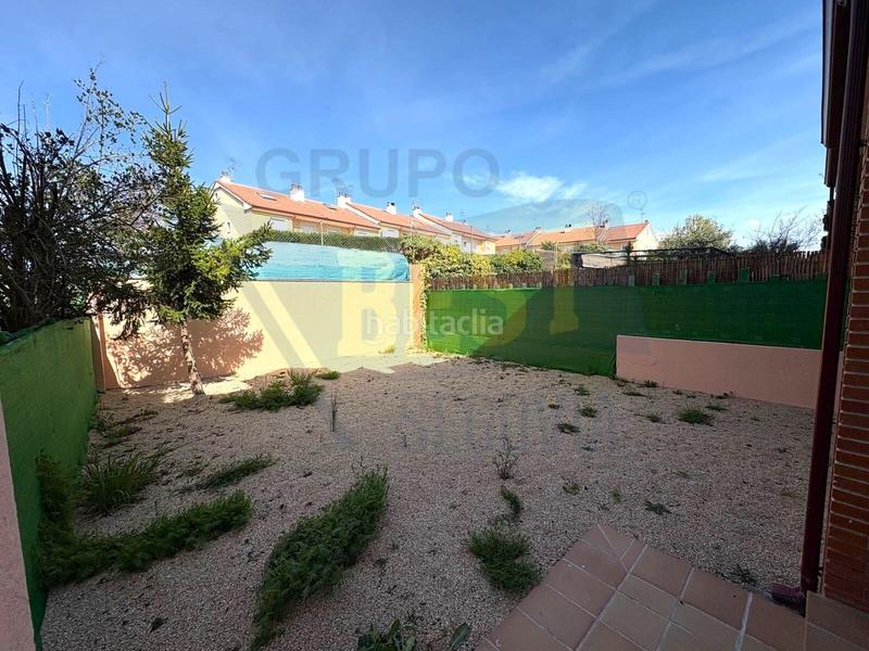 Foto 89b3103b-7d4e-4b51-8d9b-aad24838e233. Casa adosada amplio chalet adosado, con patio y garaje, en el sotillo la lastrillasegovia en Lastrilla (La)
