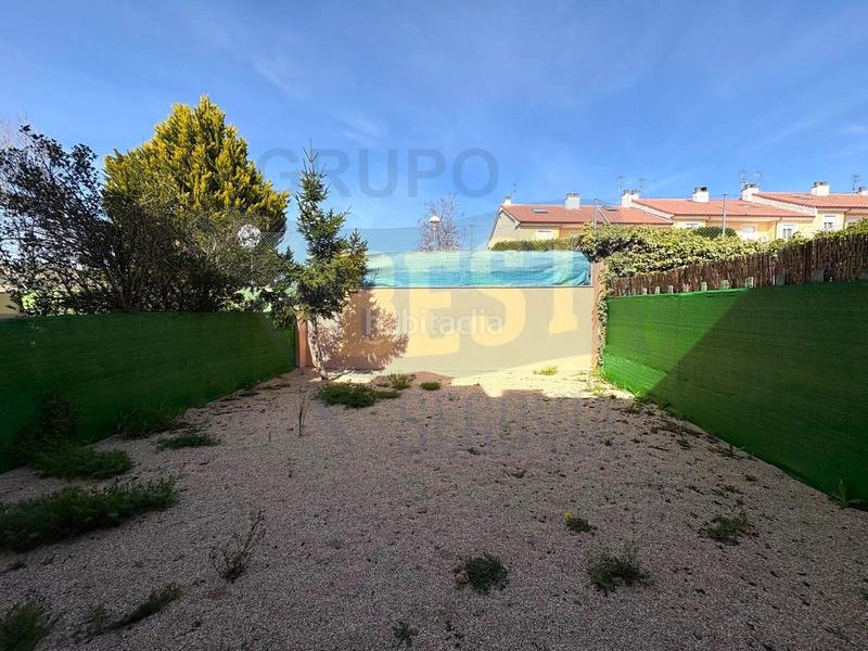 Foto af5c4f32-f7da-4179-af9f-c18921ed4585. Casa adosada amplio chalet adosado, con patio y garaje, en el sotillo la lastrillasegovia en Lastrilla (La)